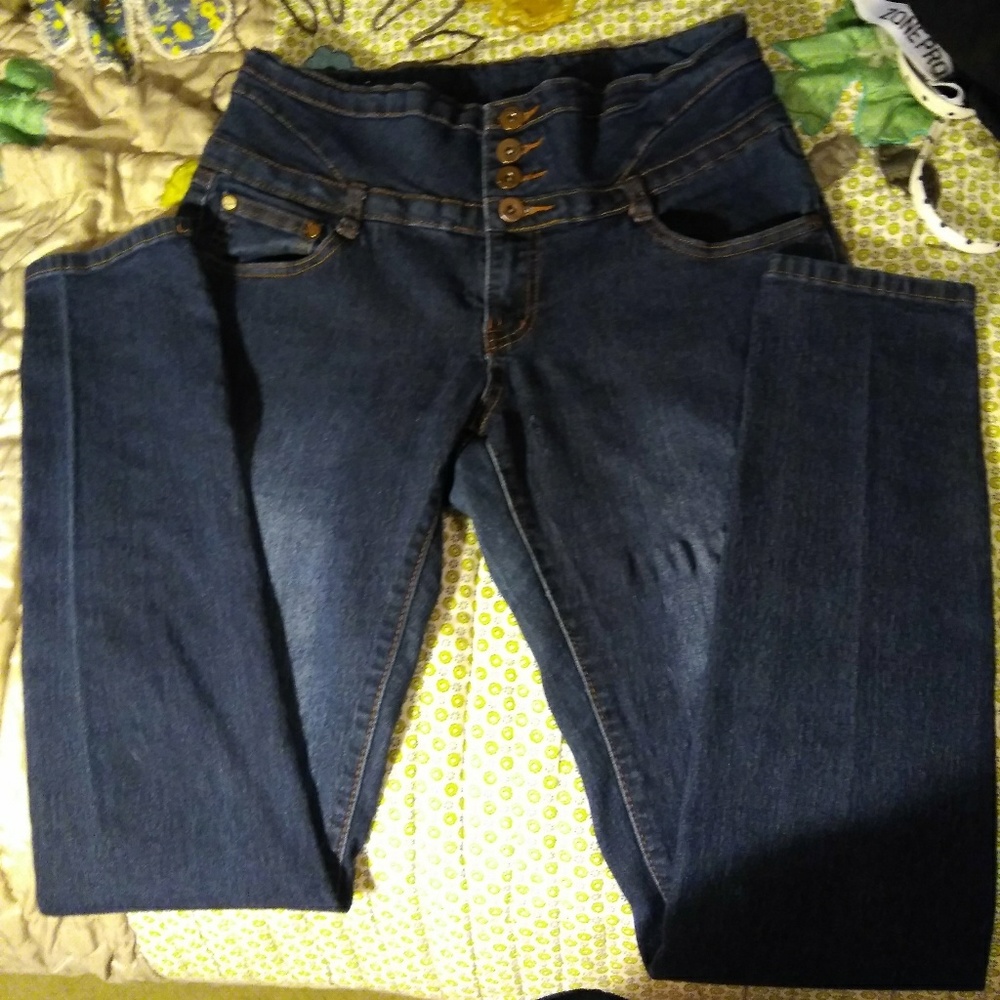 Skinny jeans. Stretchy!